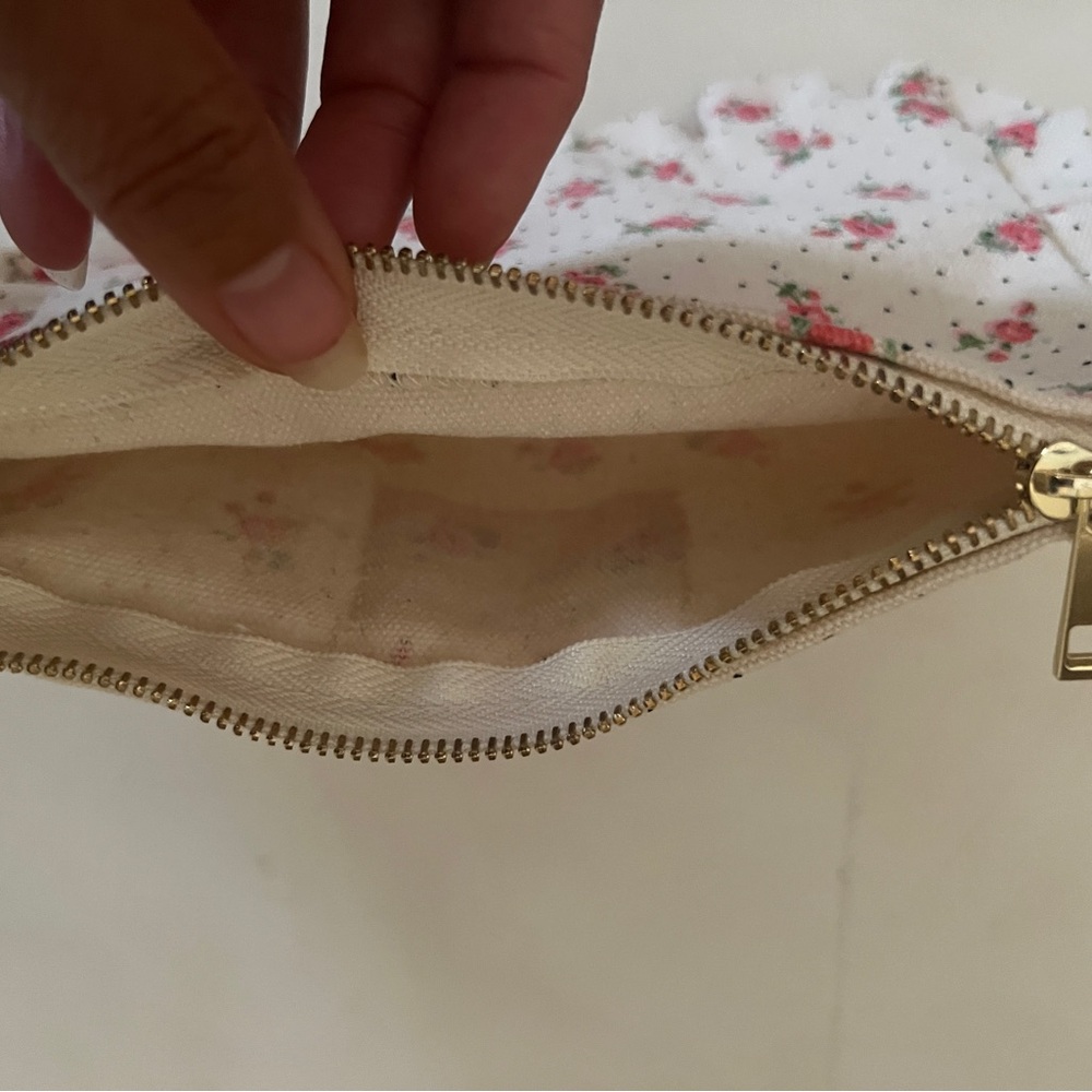 Sézane Floral Ruffle Pouch - Limited Edition - Picture 6 of 10